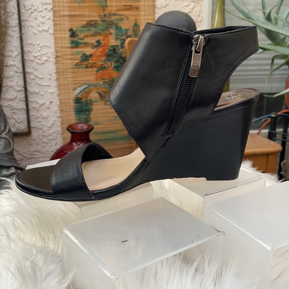 🖤🖤VINCE CAMUTO BLACK WEDGES🖤🖤